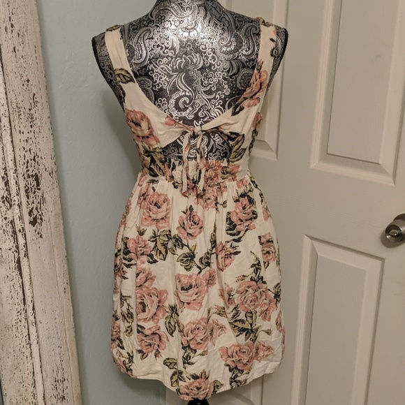 Pins and Needles Urban Outfitters floral dress - Picture 5 of 8